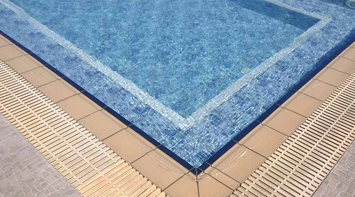Rectangular pool