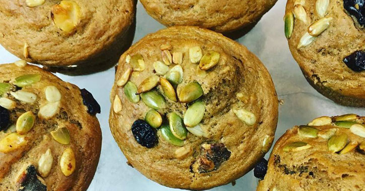 muffins with pumpkin seeds and raisins